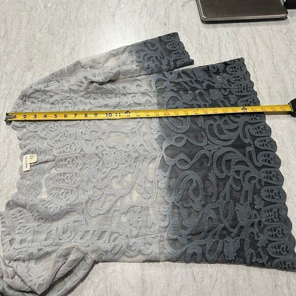 Meadow Rue Women’s White Gray Lace Ombré Pullover Top Size S - Picture 11 of 13